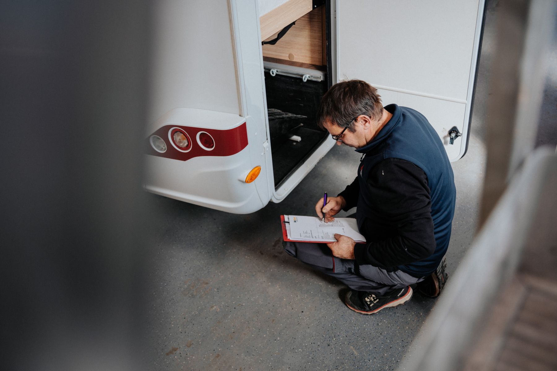 Caravan oder Reisemobil auf Dichtheit kontrollieren