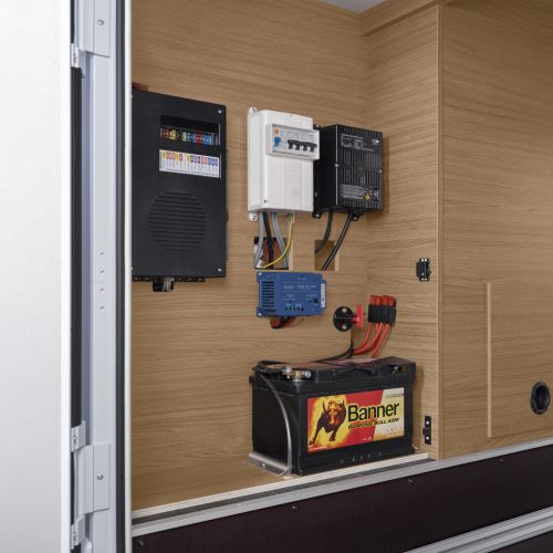 Wechselrichter von GP Camper verbaut und erweiterte 12V Aufbaubatterie