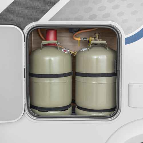 Mehrere Gasflaschen sicher von GP Camper verbaut, bereit für die miete