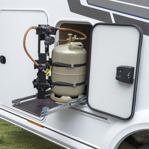 Ausziehbarer Gaskasten mit DuoControl verbaut